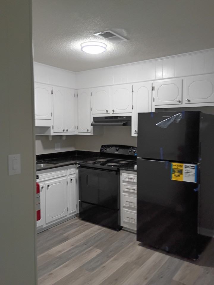 130 Colonial Ct #41 - Photo 2 of 7