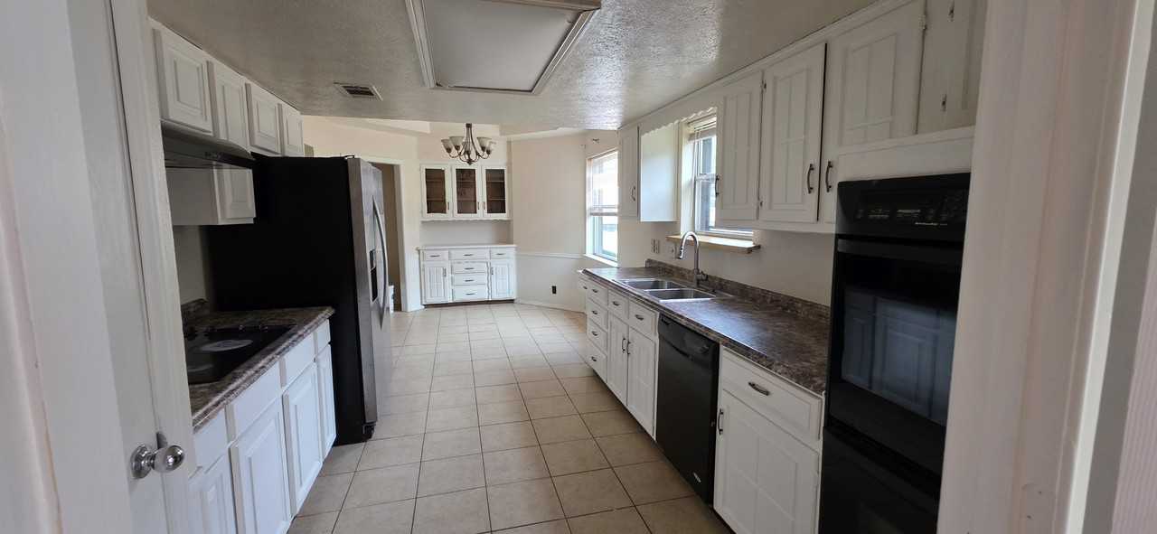 803 New England Ct #NA - Photo 2 of 9