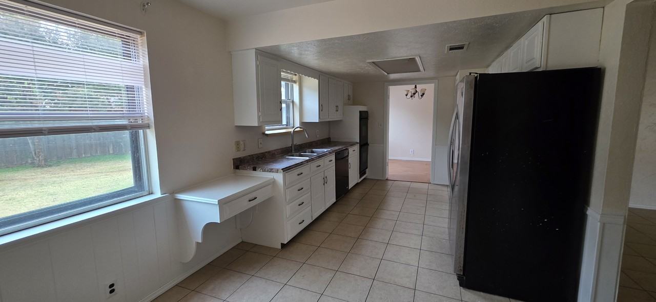803 New England Ct #NA - Photo 3 of 9