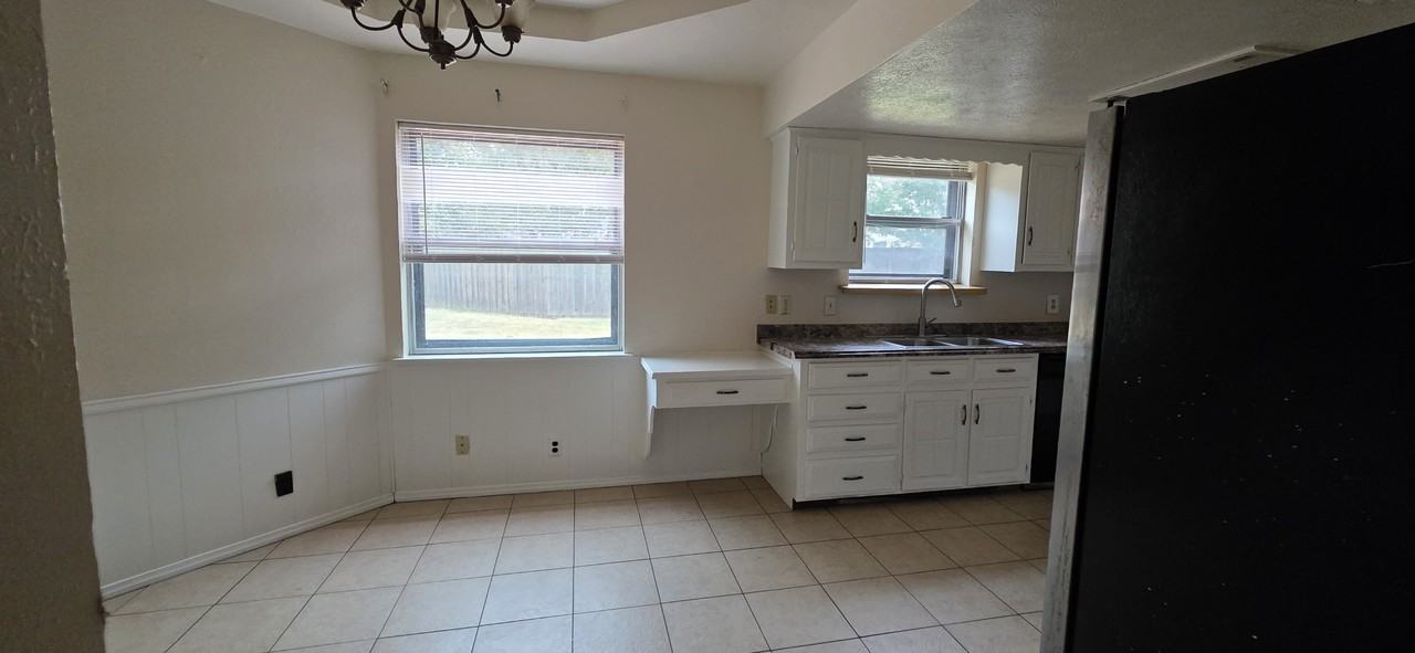 803 New England Ct #NA - Photo 5 of 9