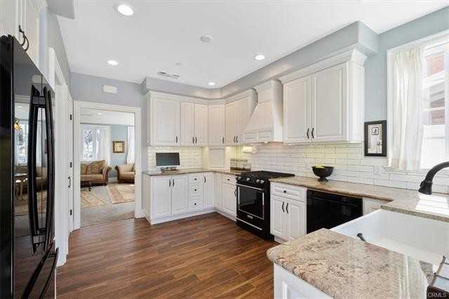 613 Poppy Ave #NA - Photo 2 of 25