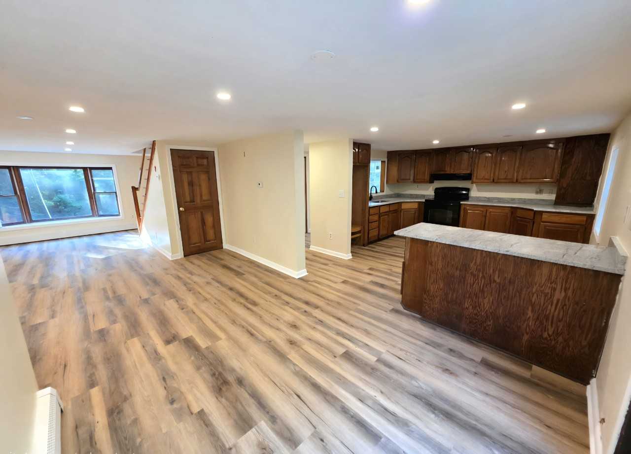 202 Alger St #A - Photo 3 of 20