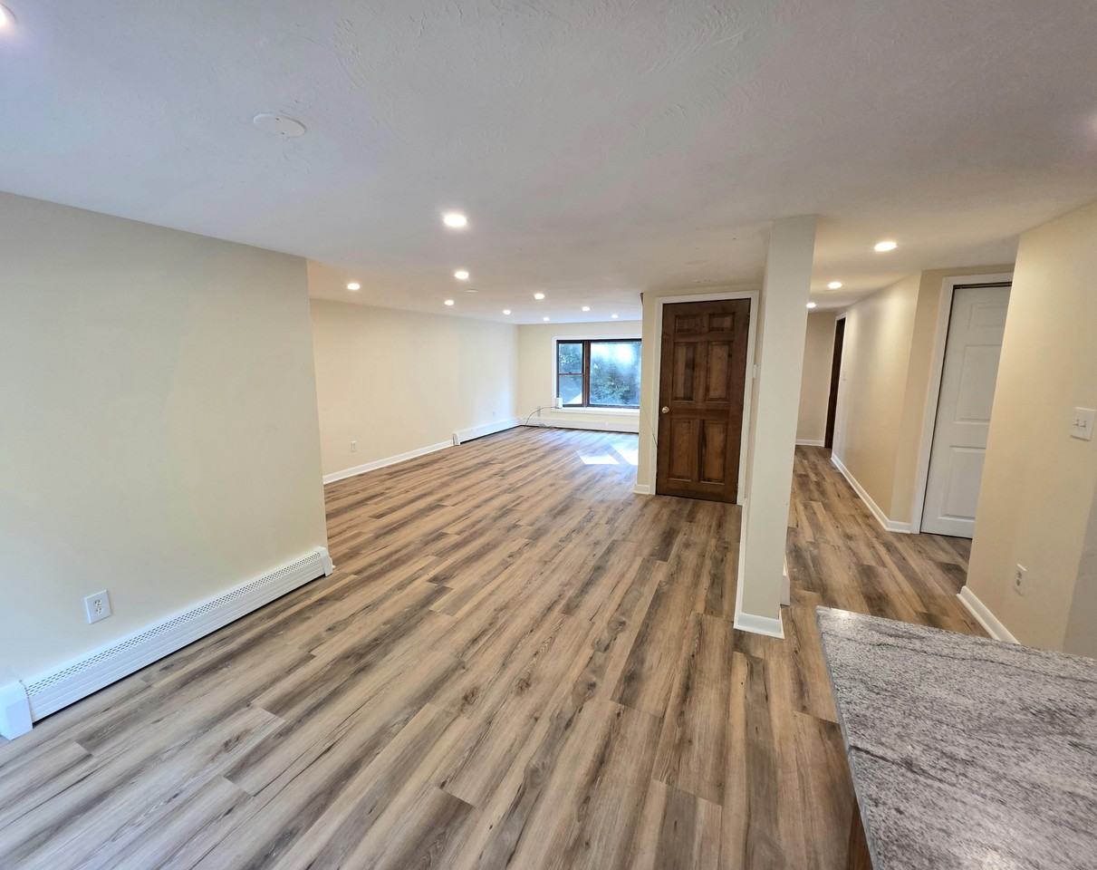 202 Alger St #A - Photo 4 of 20
