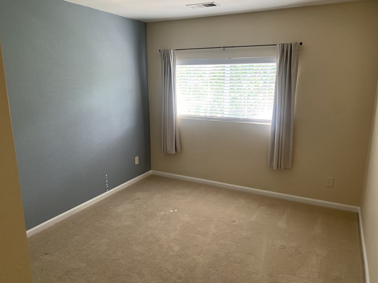 2760 W Greens Ct - Photo 3 of 10