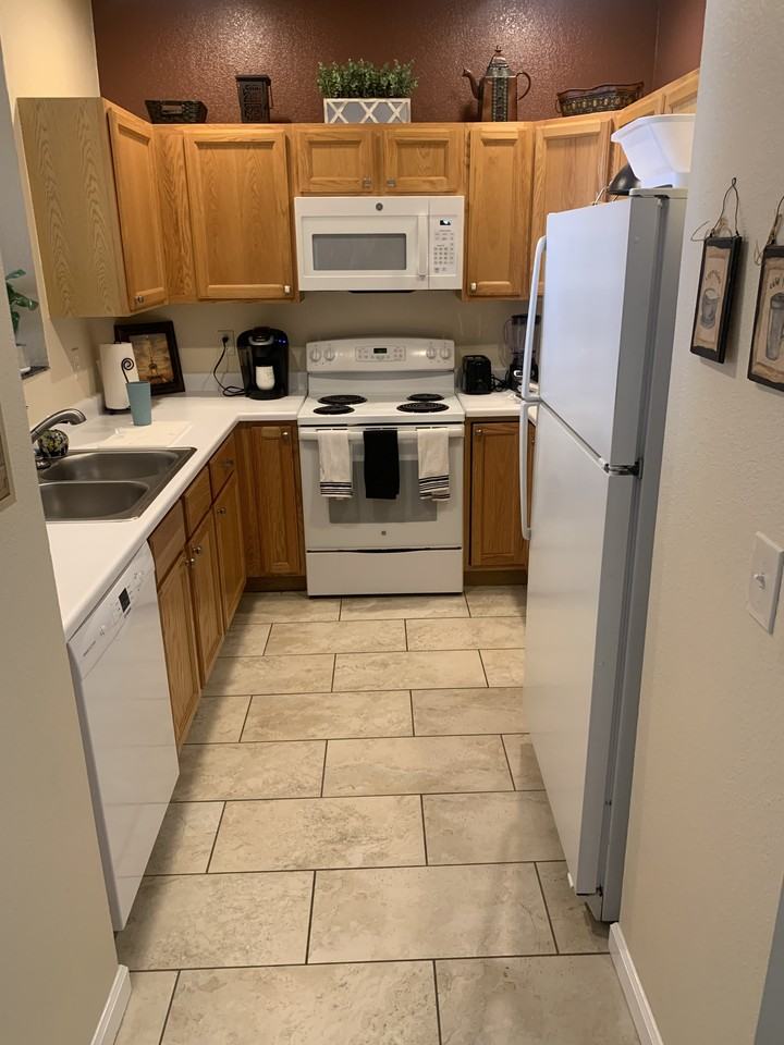 2760 W Greens Ct - Photo 4 of 10