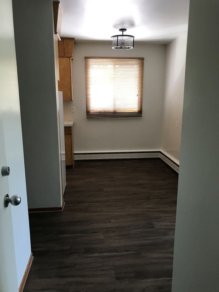 8319 - 8319 100 Street Northwest - Photo 4 of 12