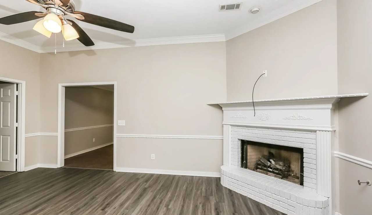 933 Mountain Crest Dr #NA - Photo 3 of 15
