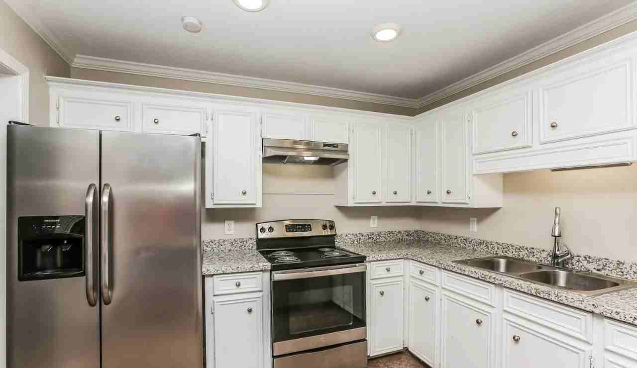 933 Mountain Crest Dr #NA - Photo 5 of 15