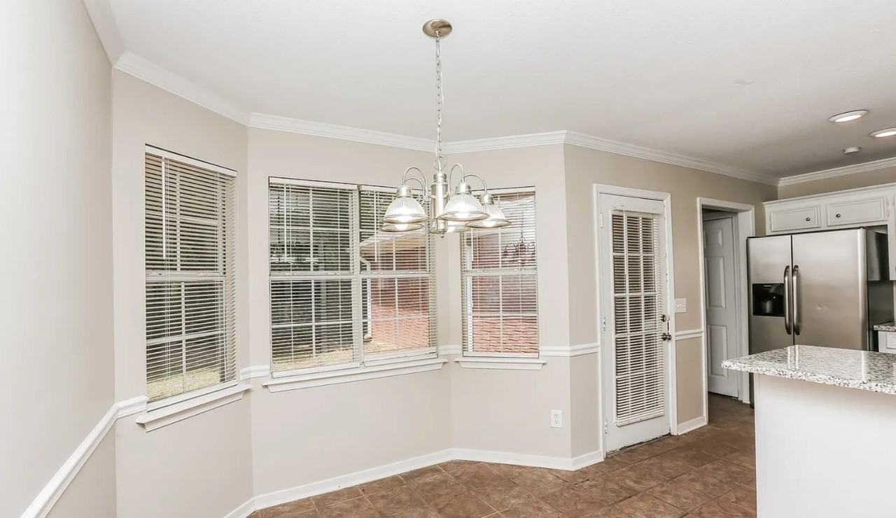 933 Mountain Crest Dr #NA - Photo 7 of 15