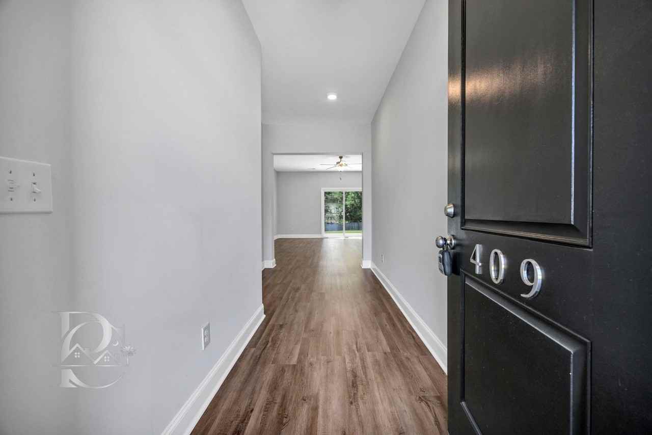 409 Silver Anchor Dr - Photo 3 of 30