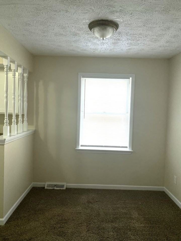 481 Woodview Dr - Photo 5 of 26