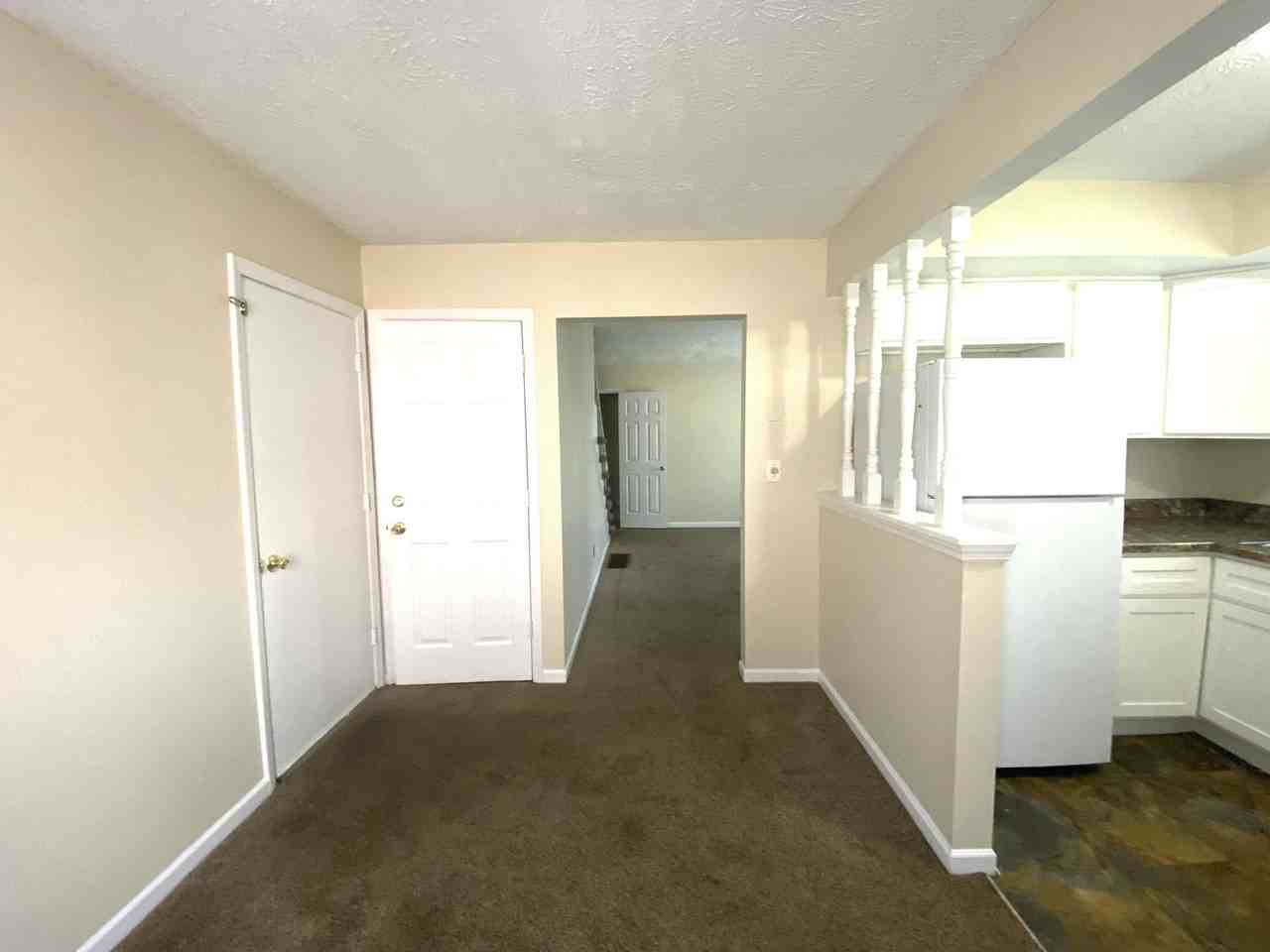 481 Woodview Dr - Photo 6 of 26