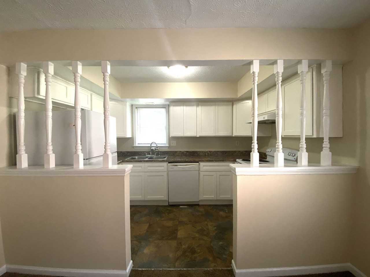 481 Woodview Dr - Photo 7 of 26