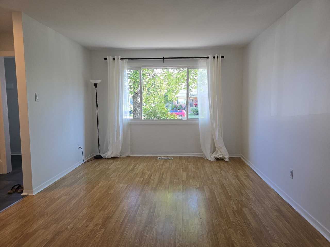 41 Dipper Cres - Photo 2 of 13