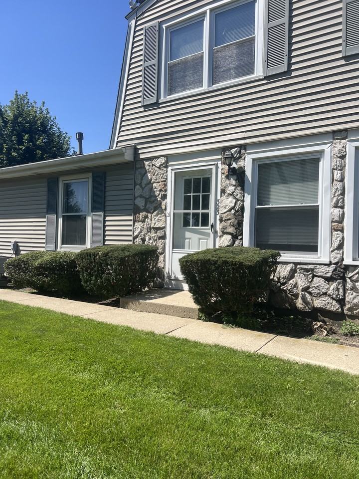 323 Meadow Court - Photo 2 of 11