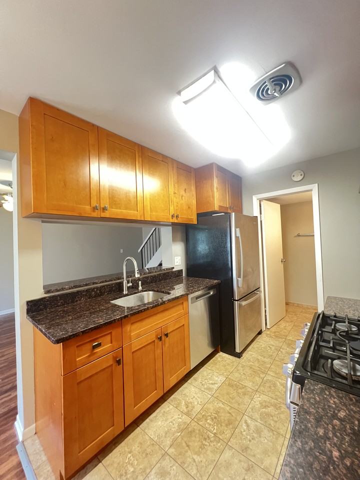 323 Meadow Court - Photo 5 of 11