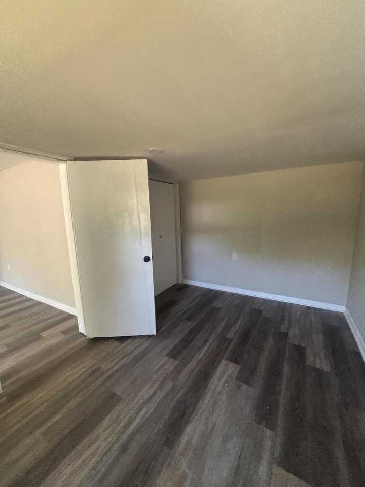 1160 Aldrich St Ne - Photo 5 of 17