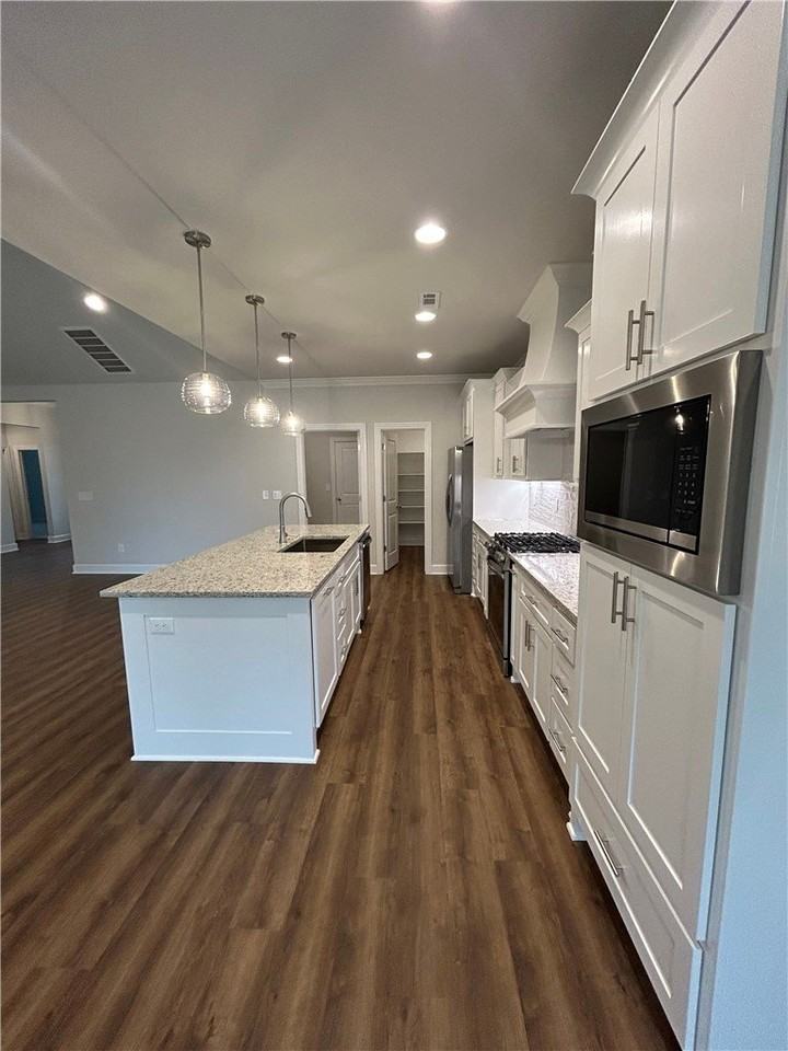 2400 Salmon St - Photo 5 of 24