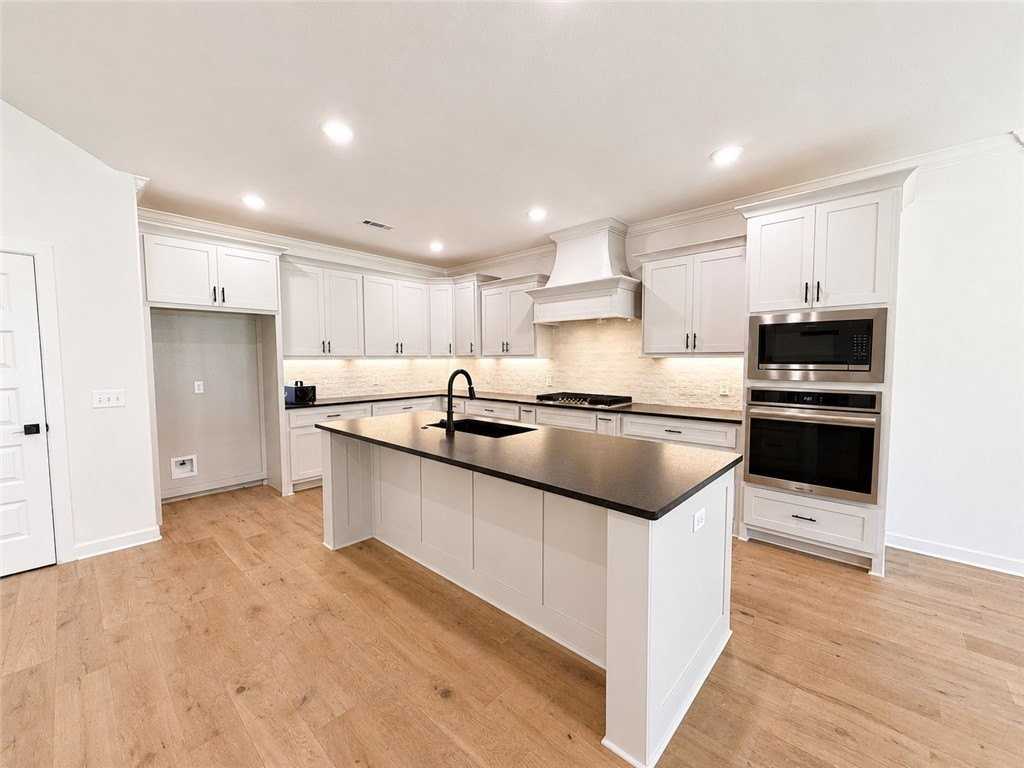 1308 Cittadella Ave - Photo 5 of 20