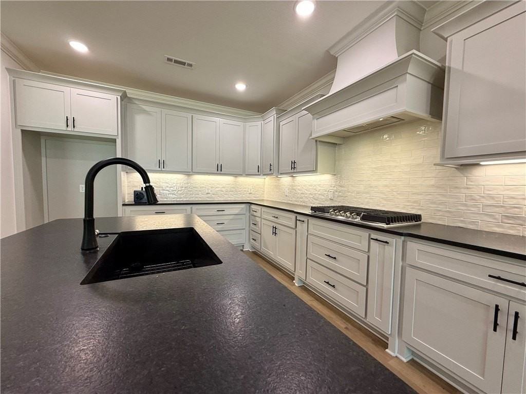 1308 Cittadella Ave - Photo 6 of 20
