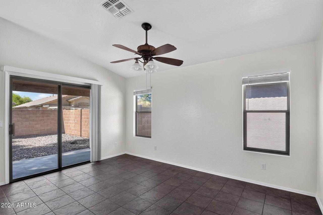 13737 W Peck Dr - Photo 3 of 18