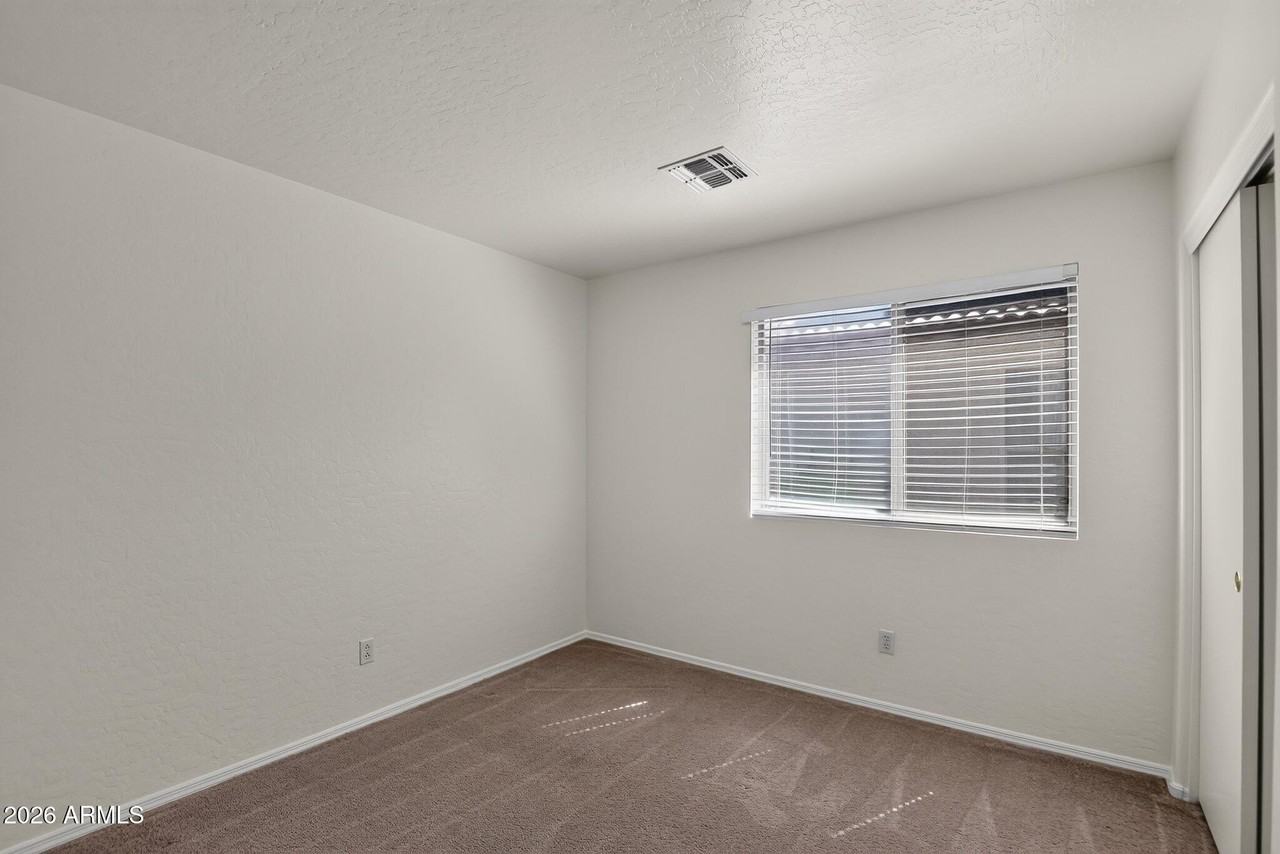 13737 W Peck Dr - Photo 5 of 18