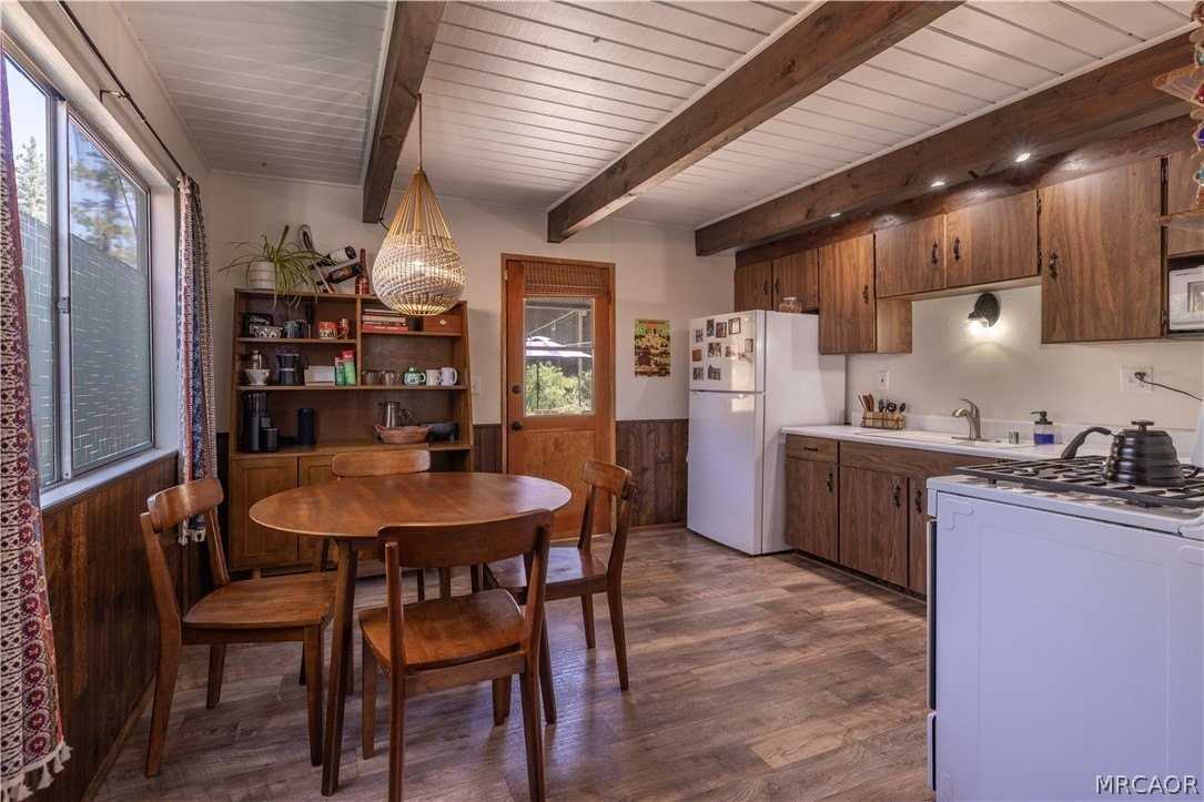 42800 Cougar Rd - Photo 5 of 16