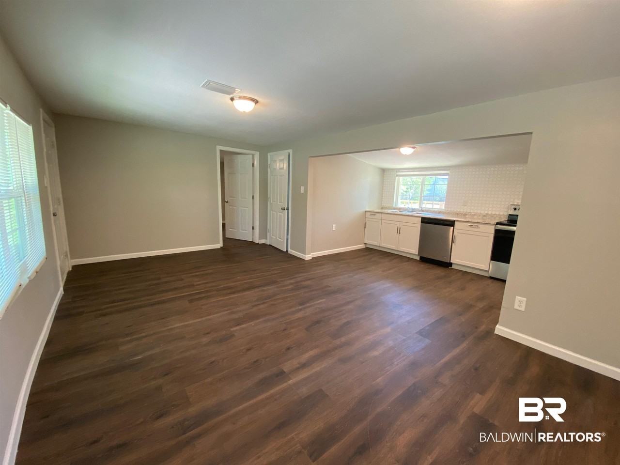 365 S Ingleside St - Photo 2 of 15