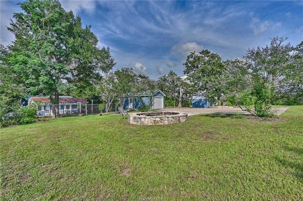 9481 Lake Forest Cir - Photo 3 of 40