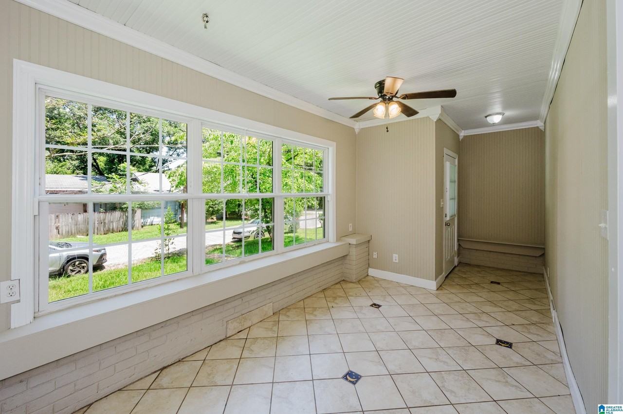 703 11th Ave - Photo 6 of 36