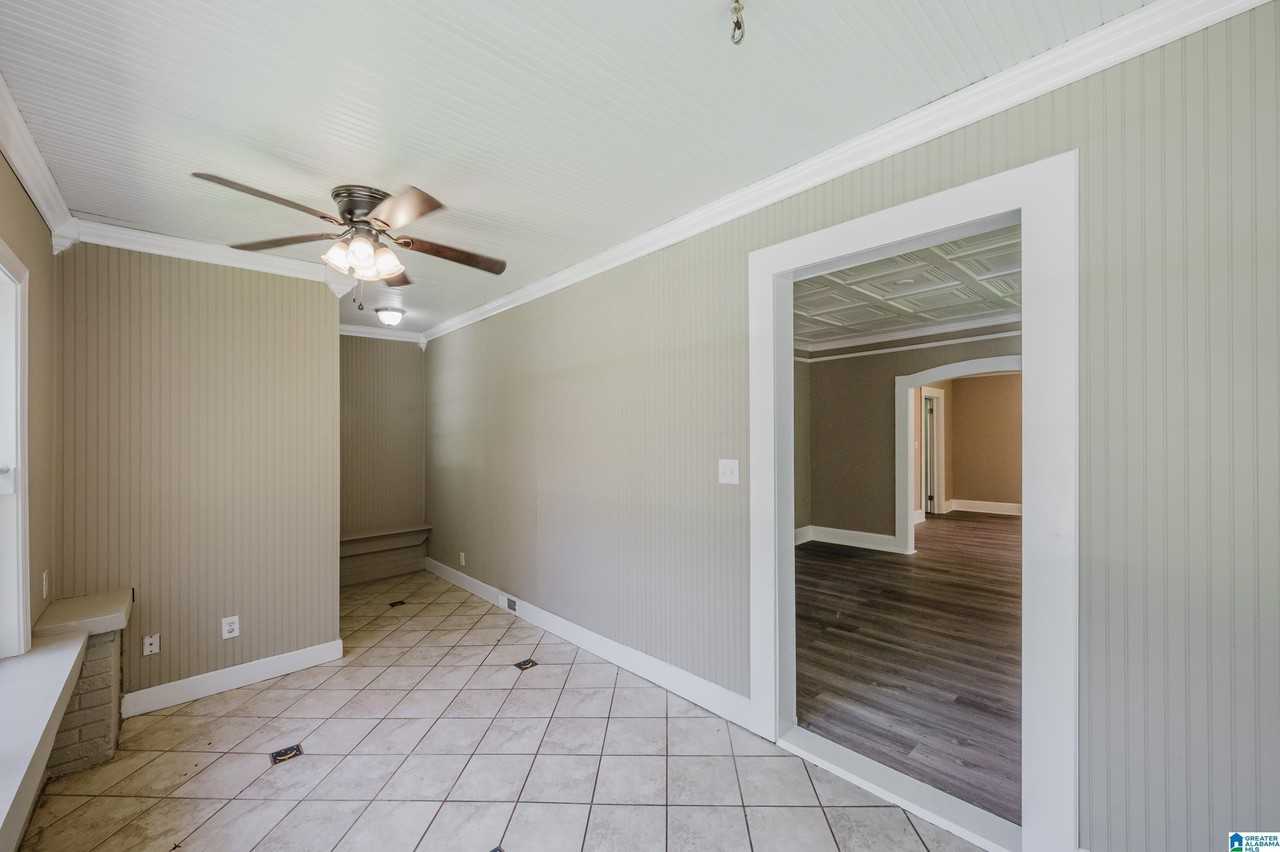 703 11th Ave - Photo 7 of 36