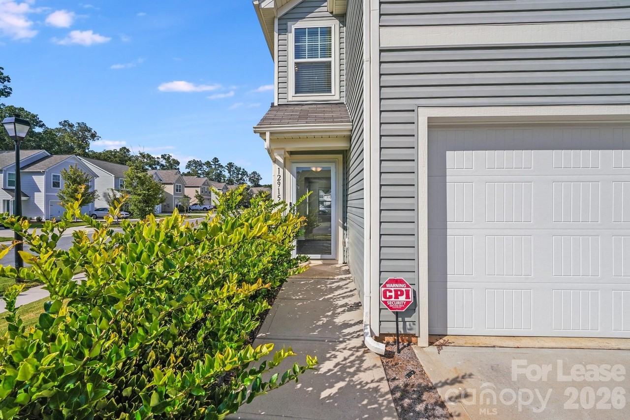 12915 Hill Pine Rd - Photo 4 of 31