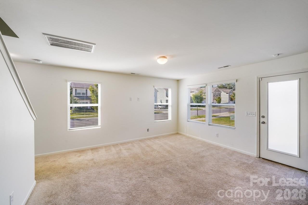 12915 Hill Pine Rd - Photo 5 of 31