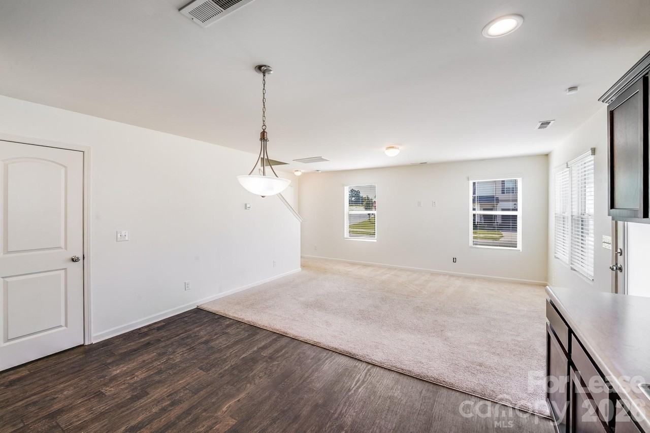 12915 Hill Pine Rd - Photo 6 of 31