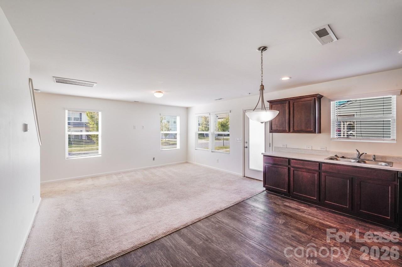 12915 Hill Pine Rd - Photo 7 of 31
