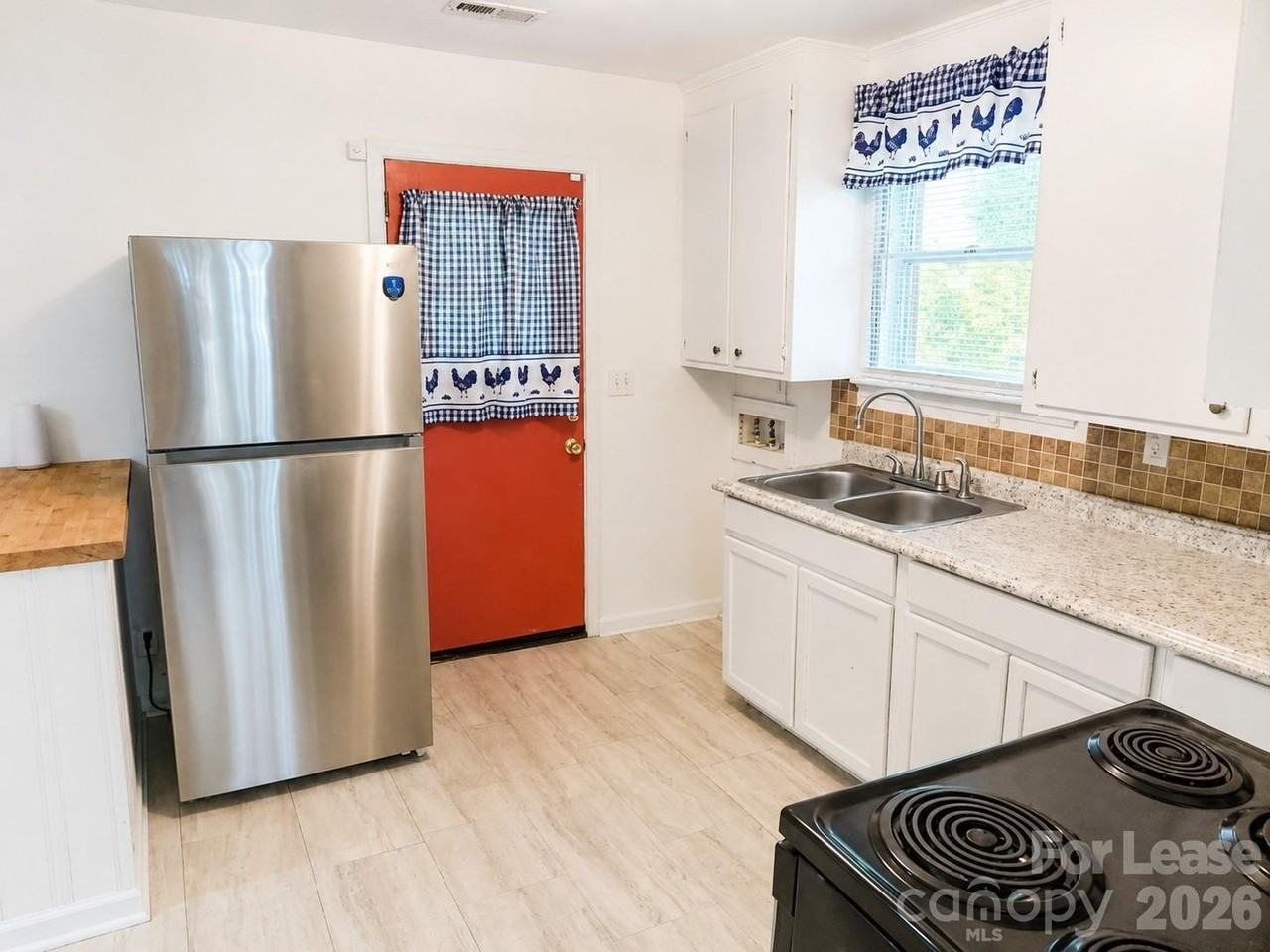 2143 Finchley Dr - Photo 2 of 14