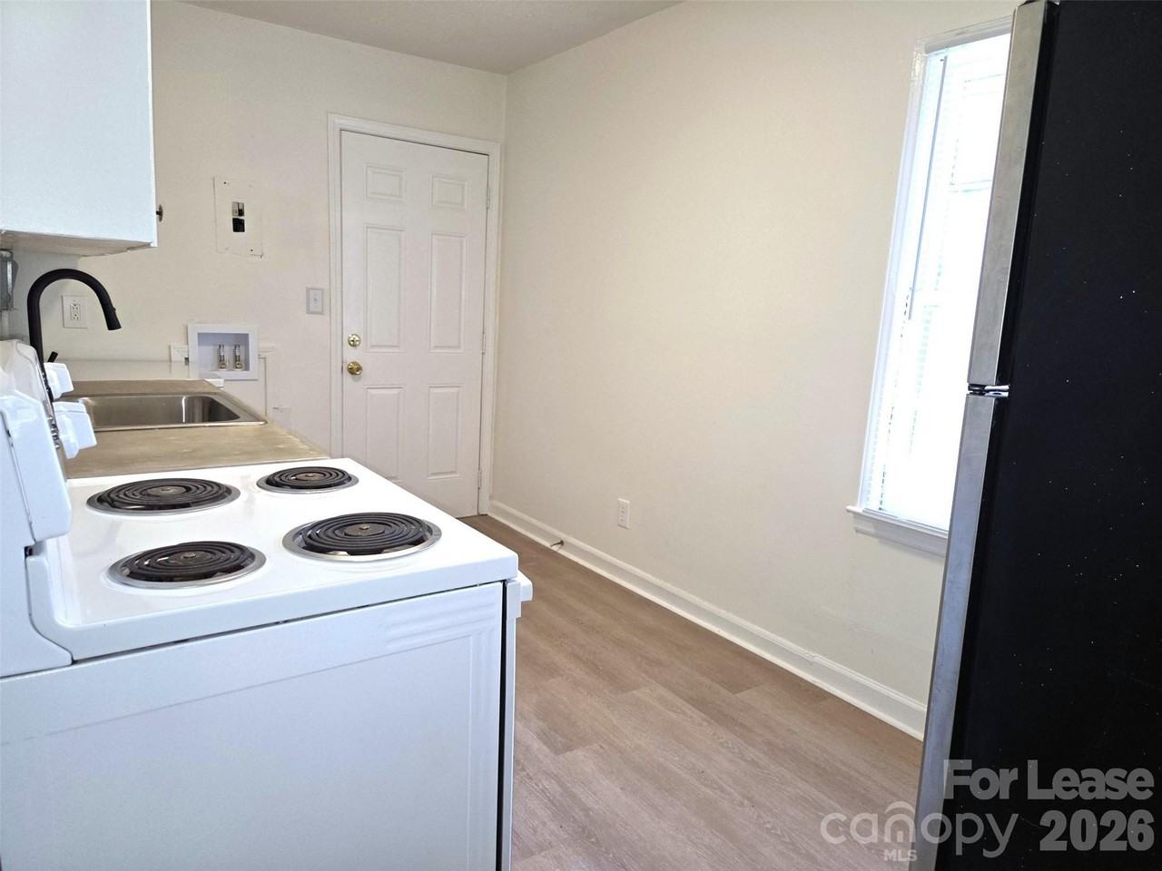 2831 Willow St #2 - Photo 4 of 9