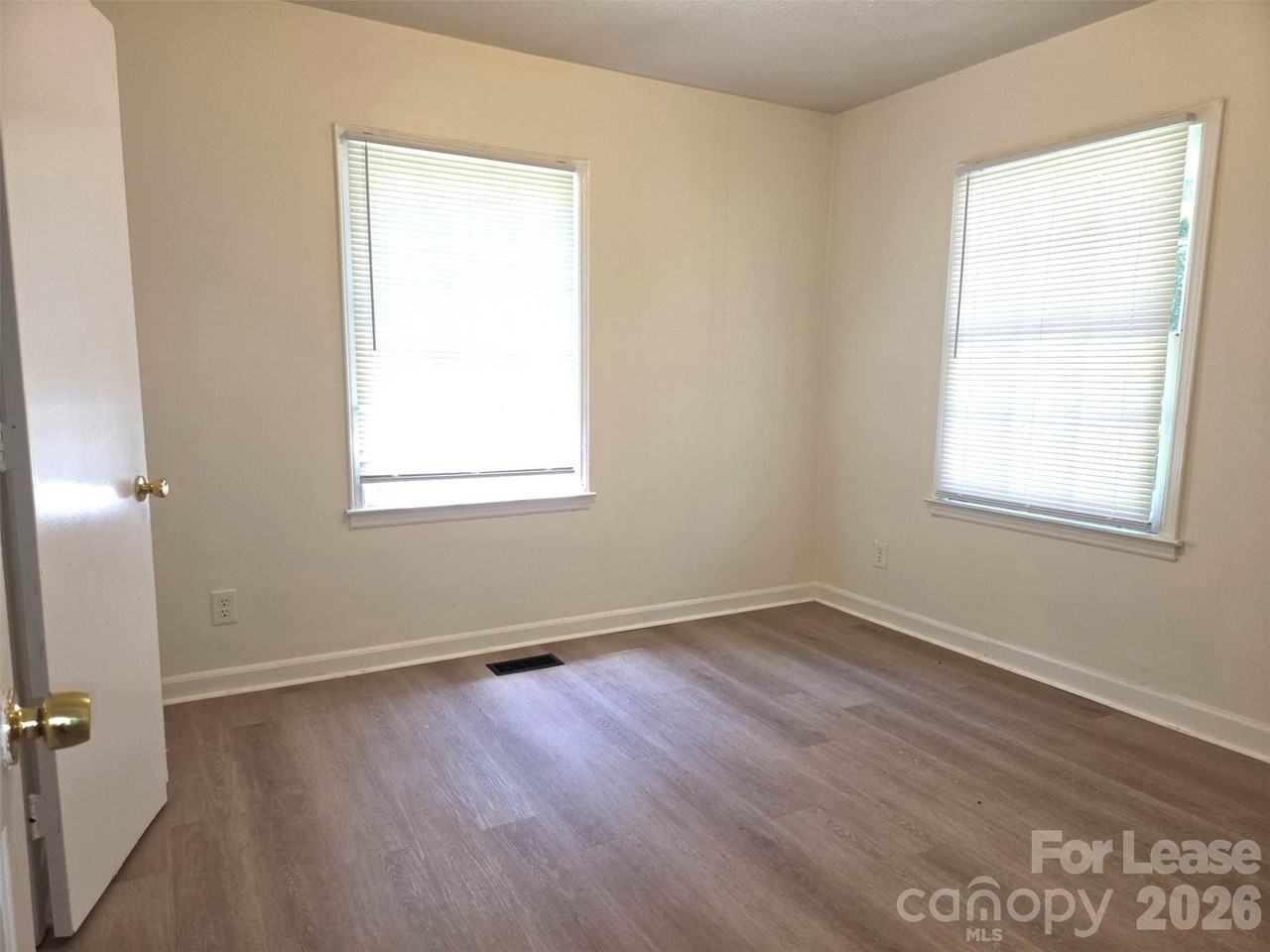 2831 Willow St #2 - Photo 7 of 9