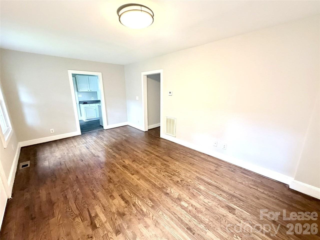 1615 Bancroft St - Photo 4 of 11