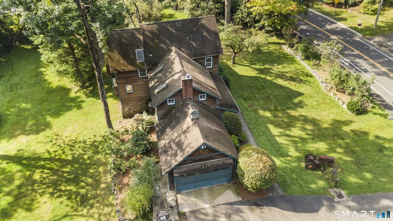 218 Grumman Ave - Photo 4 of 40