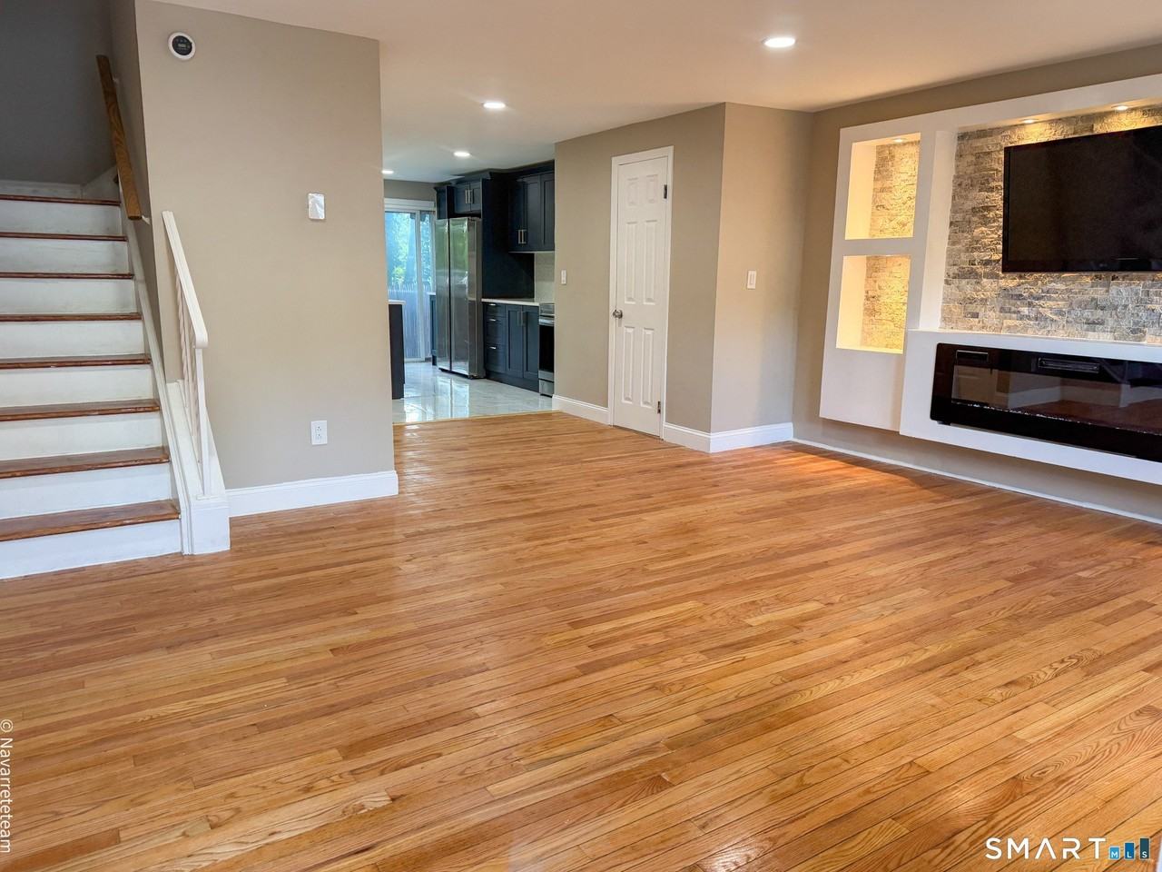 763 Hope St - Photo 3 of 24