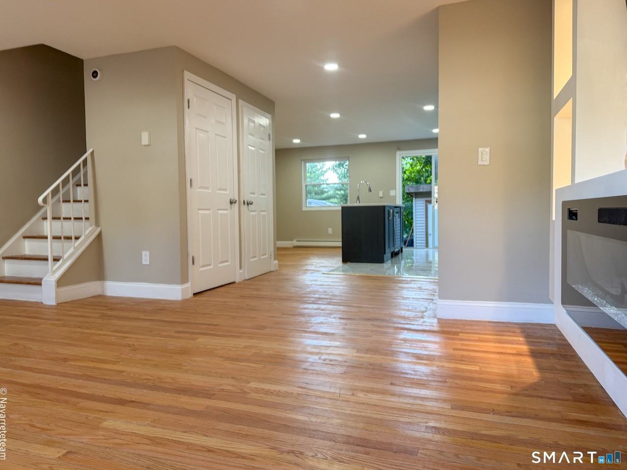 763 Hope St - Photo 4 of 24