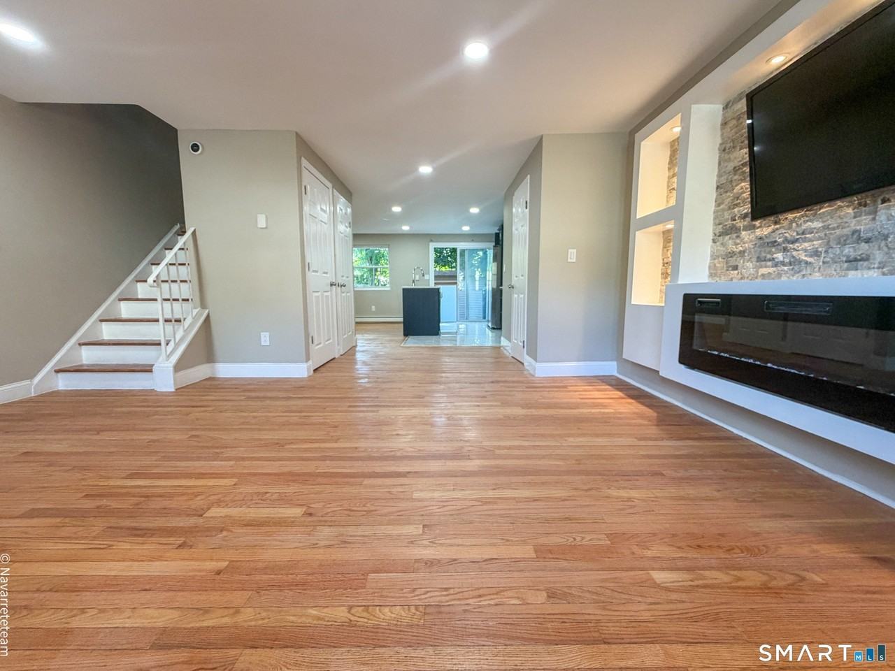 763 Hope St - Photo 5 of 24