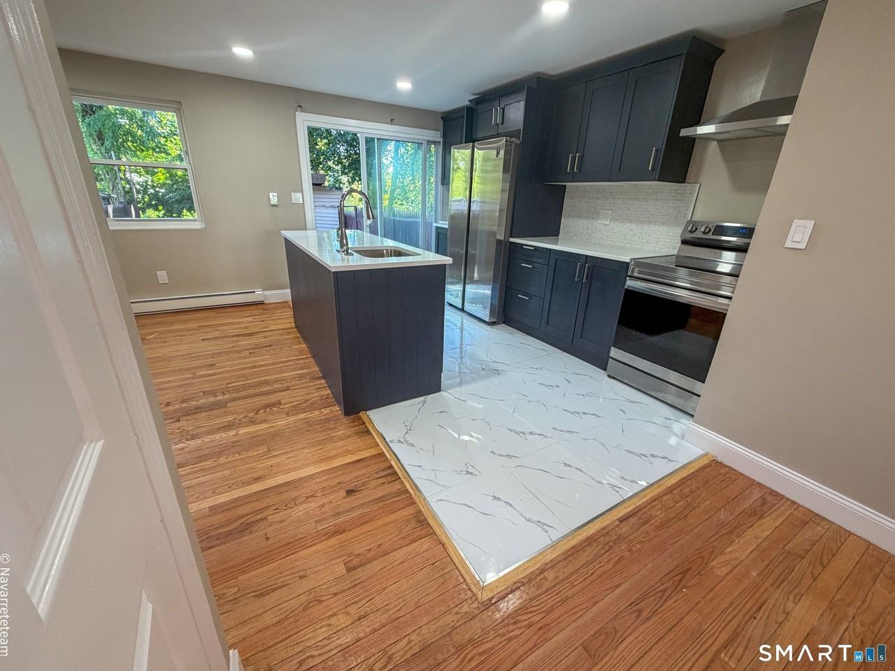 763 Hope St - Photo 6 of 24