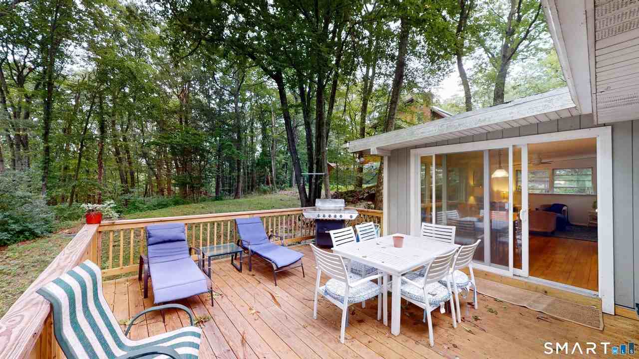 69 Carol St - Photo 5 of 27