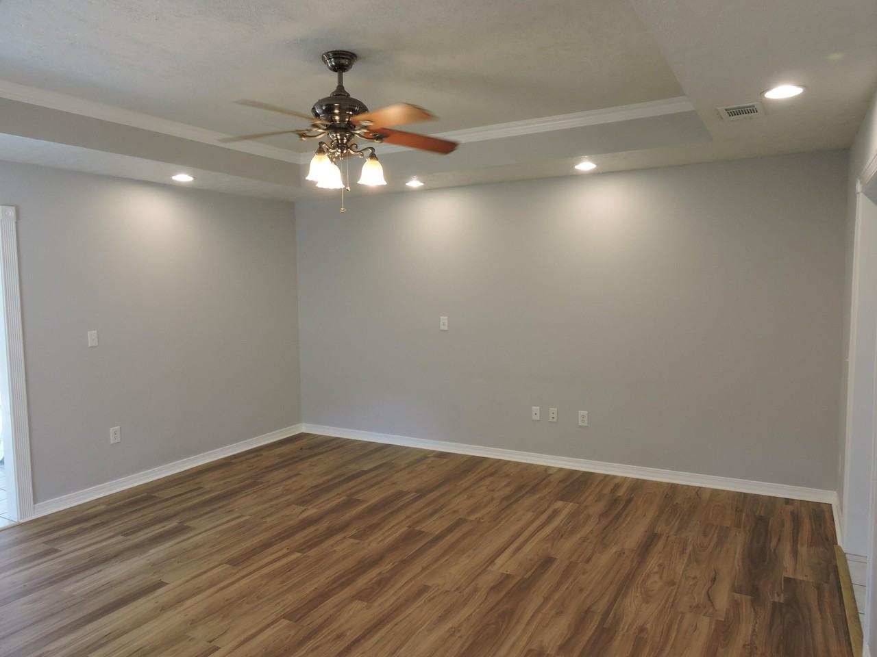 211 Westview Dr - Photo 2 of 25