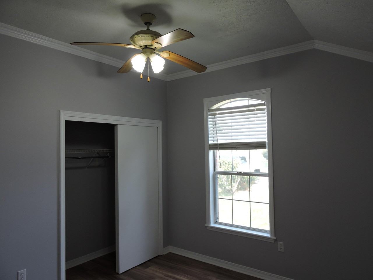 211 Westview Dr - Photo 6 of 25