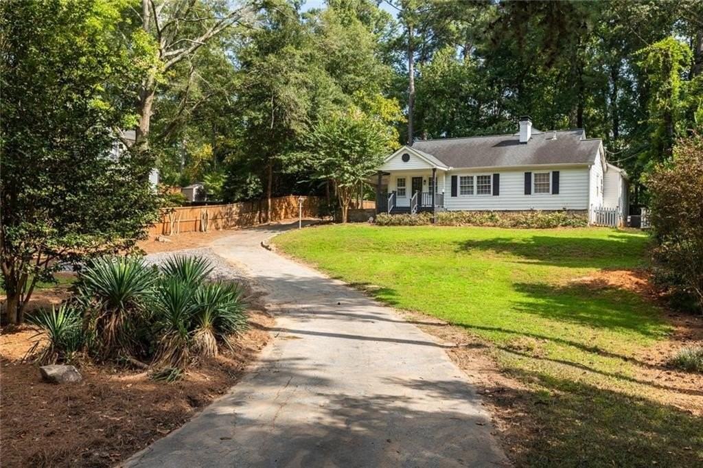 1311 Roxboro Dr Ne - Photo 3 of 50