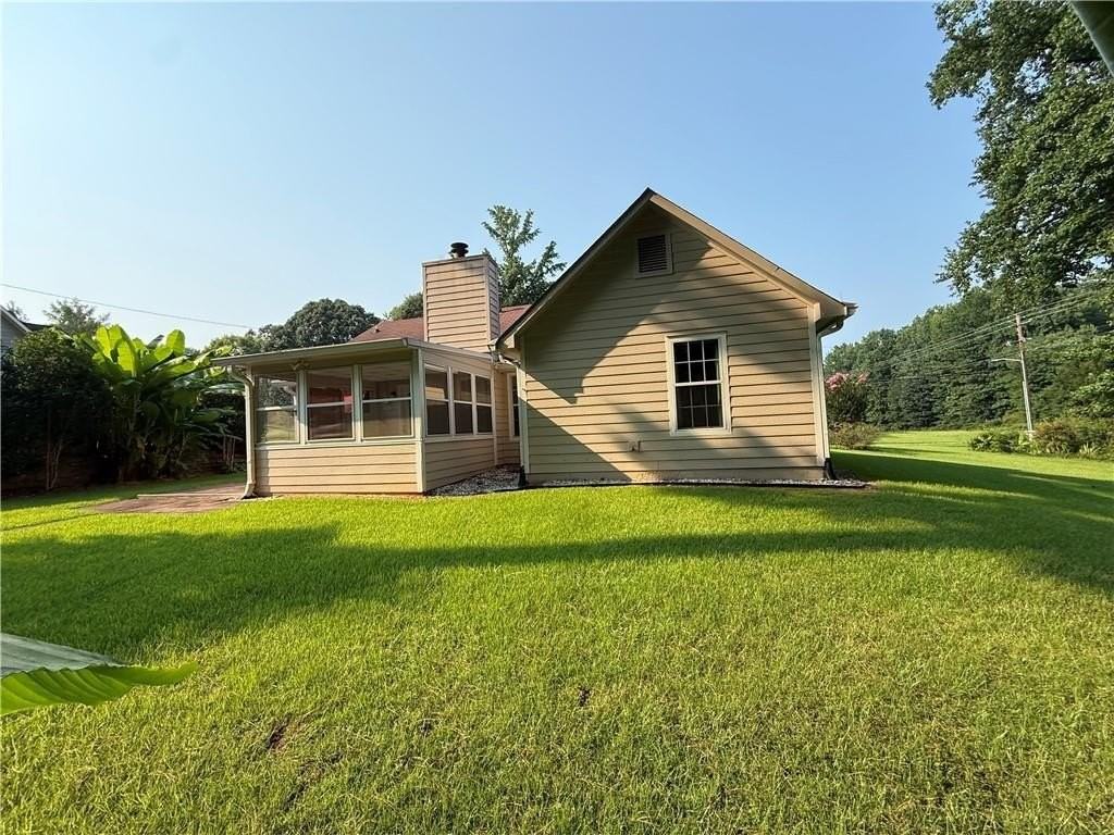 3897 Saddlecreek Dr - Photo 3 of 40