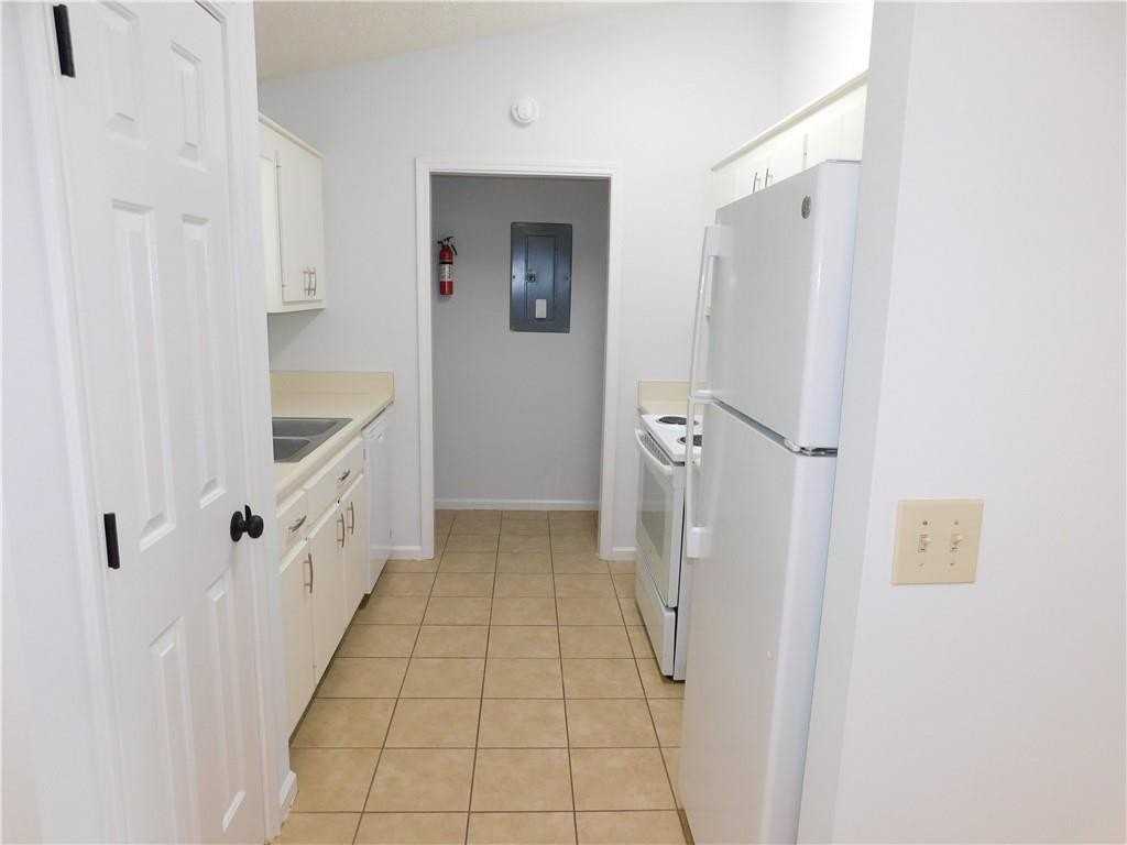 137 Riverside Dr #19 - Photo 4 of 13